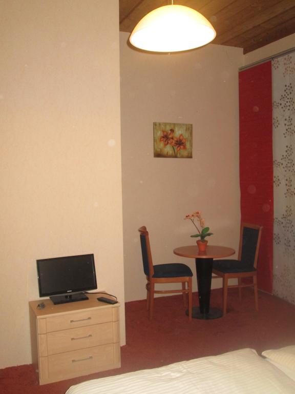 Hotel Gruener Baum Nuernberg Brunn Camera foto