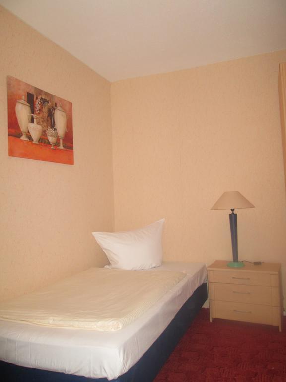 Hotel Gruener Baum Nuernberg Brunn Esterno foto